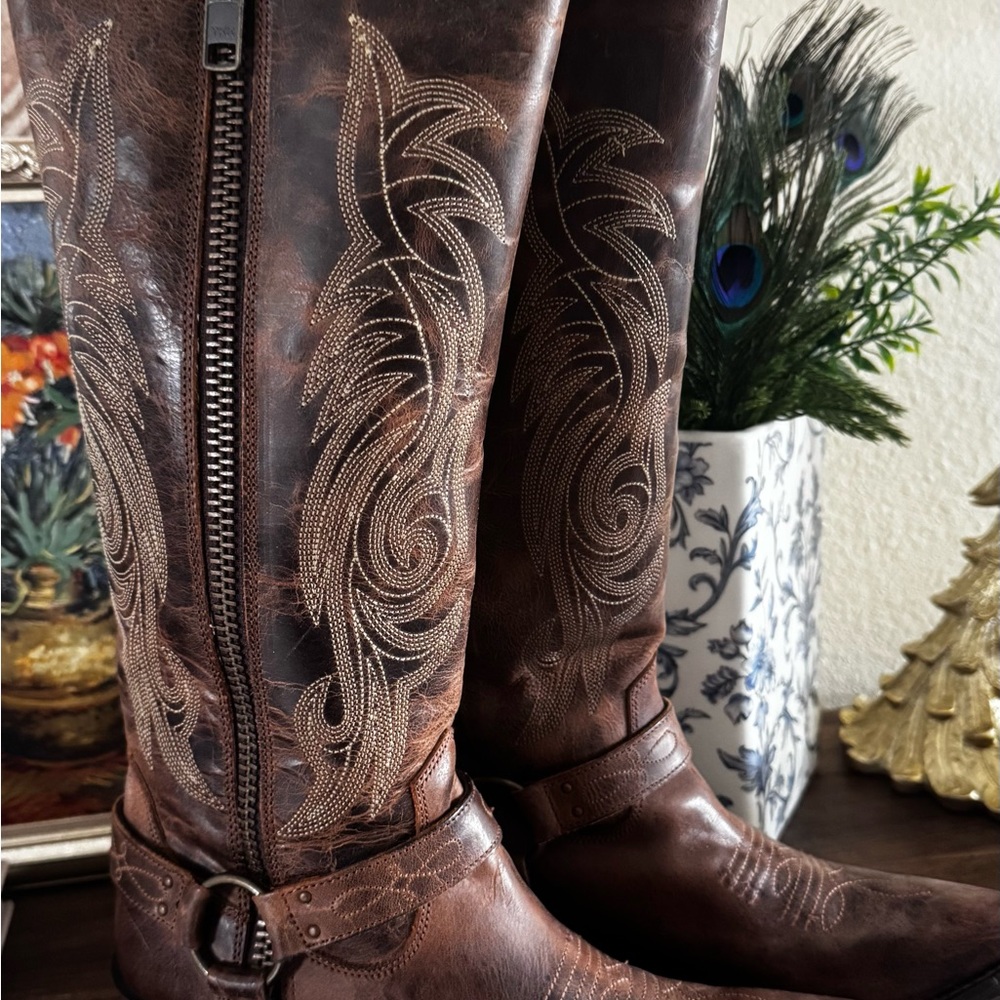 Laredo Authentic Western Boots Box with Red and Brown Design